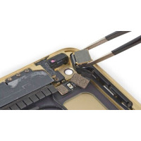 Заміна основної камери iPad 9.7 (2017/2018)
