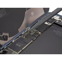 Усунення короткого замикання на платі iPhone 15