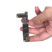 Усунення короткого замикання на платі iPhone 14 Plus