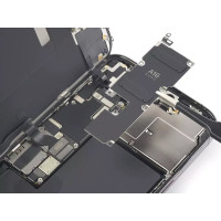 Усунення короткого замикання на платі iPhone 14 Pro
