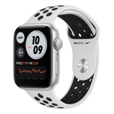 Apple Watch Nike SE (1Gen) 44mm Silver, Pure Platinum Black Sport Band