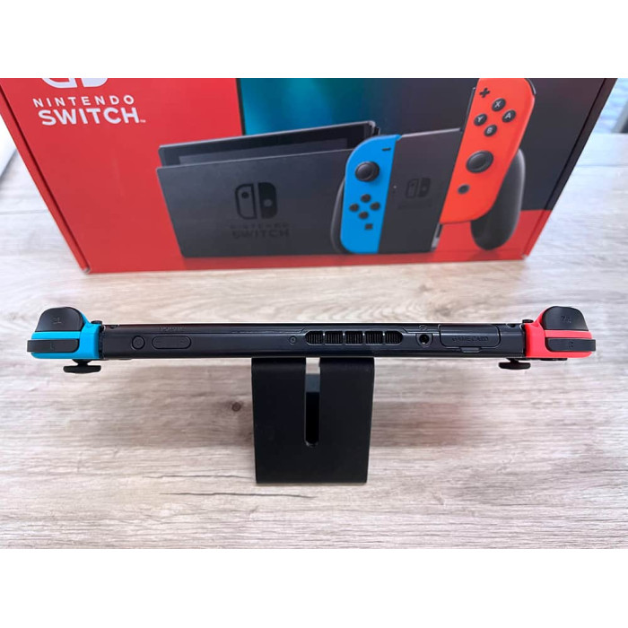 Портативна ігрова приставка - Nintendo Switch with Neon Blue and Neon Red Joy-Con (V2), Як новий